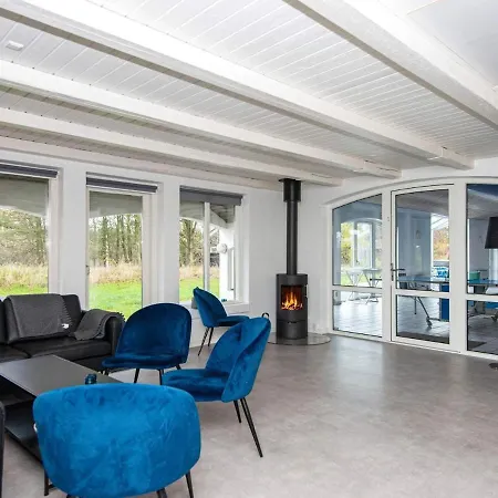 12 Person In Henne Holiday home Henne Strand