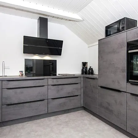 Luxury Retreat With Pool - By Traum Holiday home