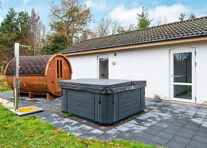 Nyaraló Luxury Retreat With Pool - By Traum Henne Strand